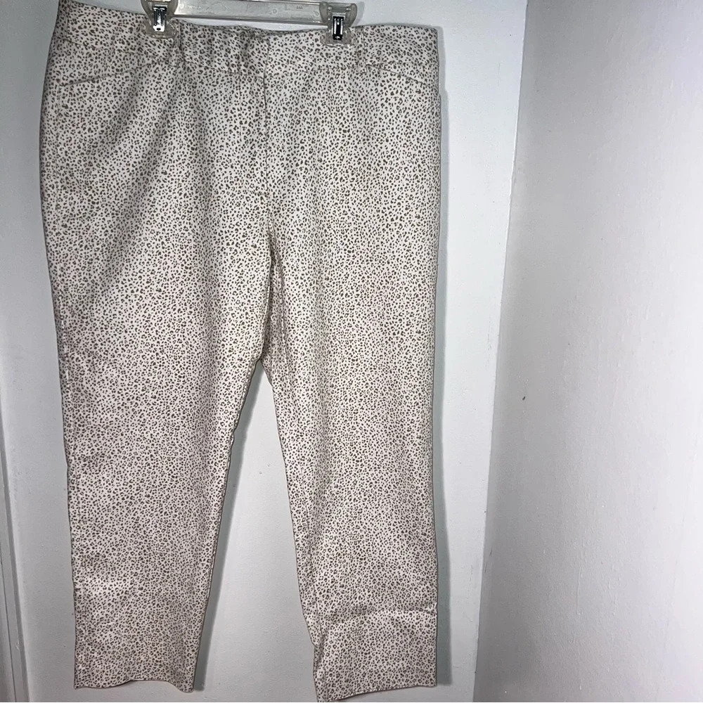 Liz Claiborne,Emma, 16 button,zip class belt loop waist pockets knit ankle pant
